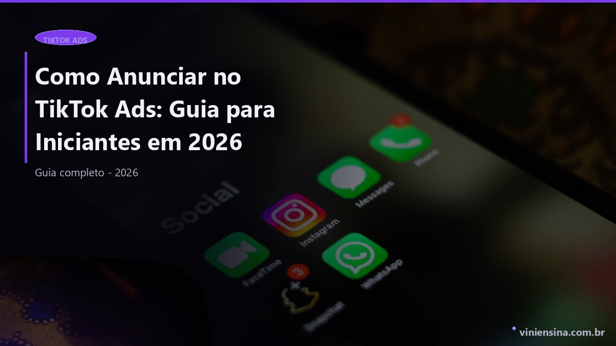 Pessoa analisando campanhas de TikTok Ads no celular com métricas de anúncio
